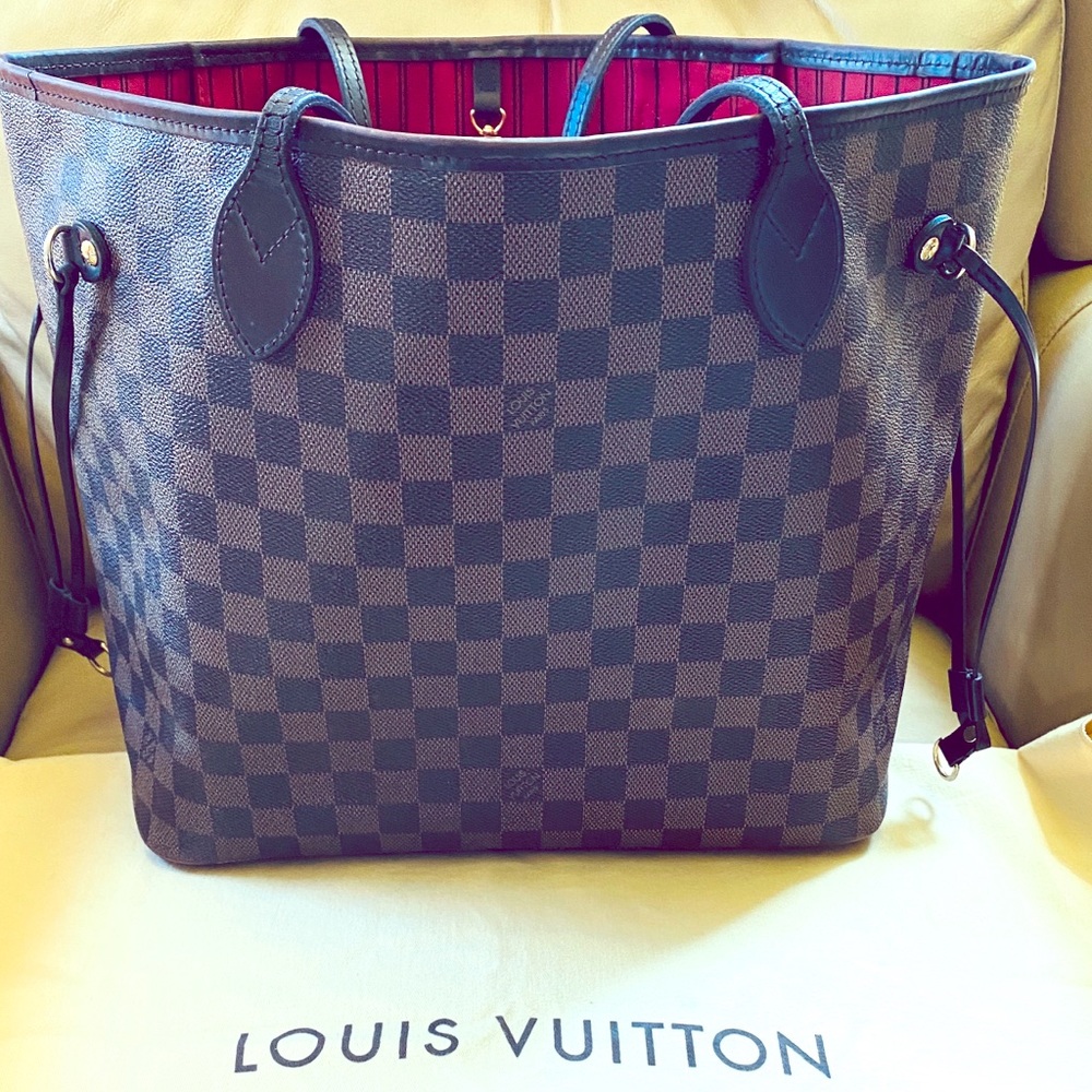 ❤️Authentic❤️ LV Damier Neverfull MM with Cluctch!